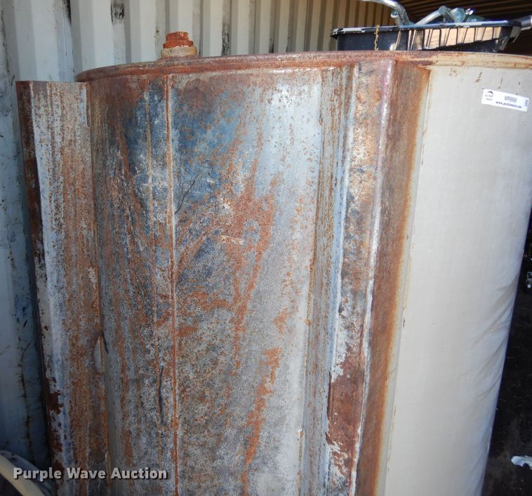 image for item MR9568 (2) fuel tanks