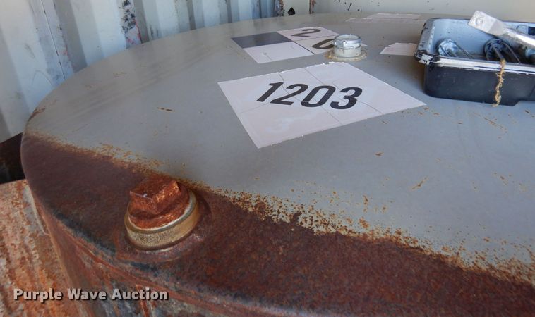 image for item MR9568 (2) fuel tanks