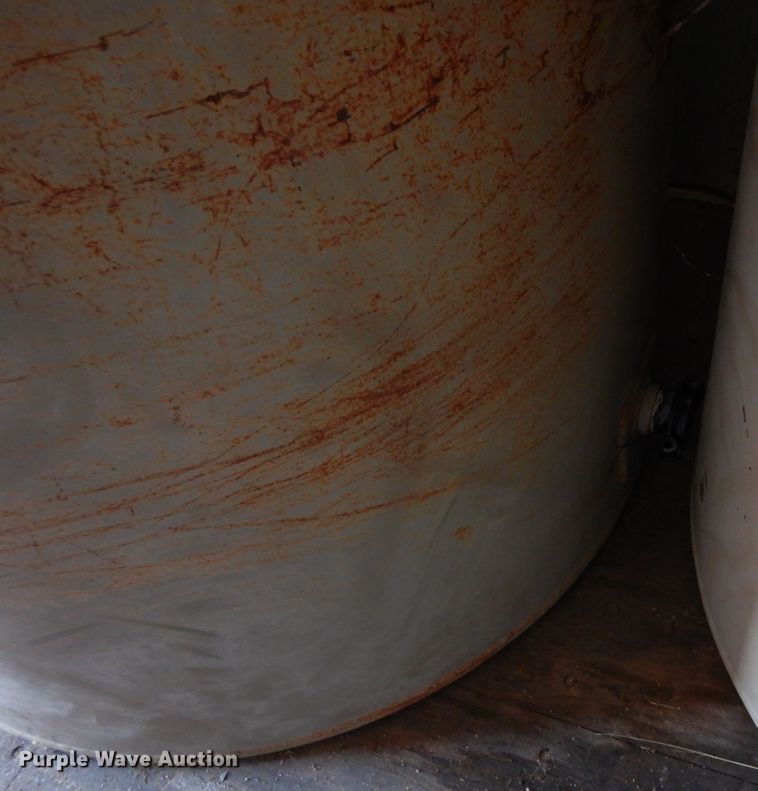 image for item MR9568 (2) fuel tanks