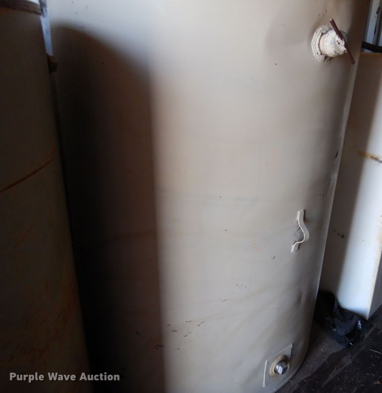 image for item MR9568 (2) fuel tanks