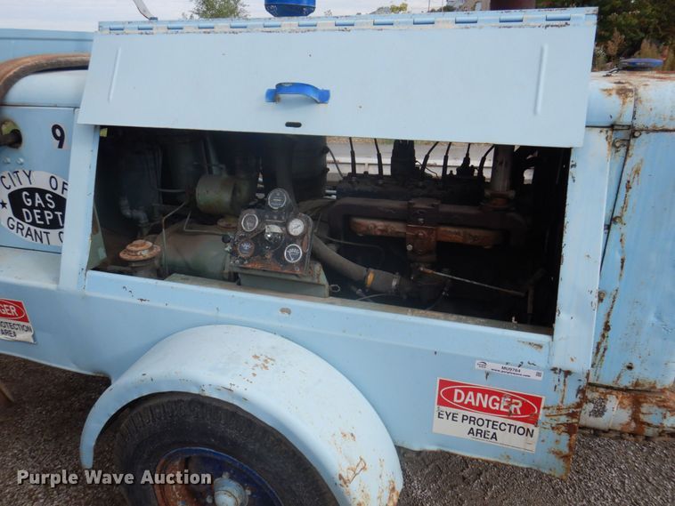 image for item MU9764 1967 Gardner Denver  air compressor