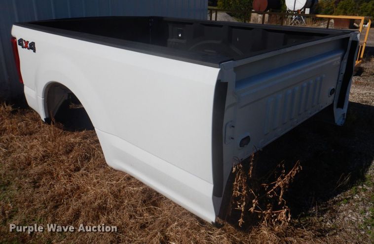 image for item MU9765 8' L pickup bed