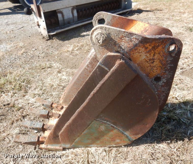 image for item MU9768 Backhoe bucket
