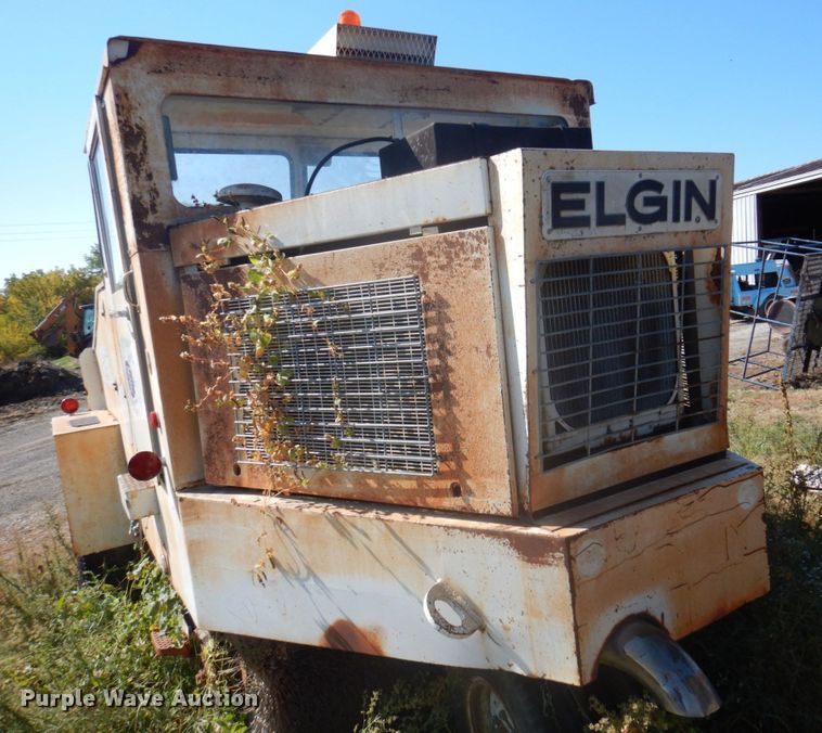 image for item MU9769 Elgin Pelican  street sweeper truck