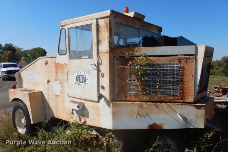 image for item MU9769 Elgin Pelican  street sweeper truck