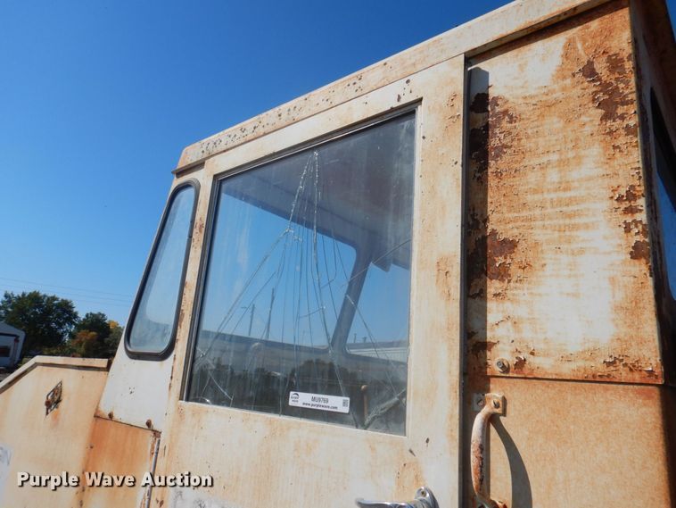 image for item MU9769 Elgin Pelican  street sweeper truck