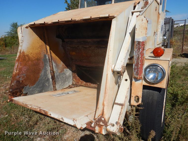 image for item MU9769 Elgin Pelican  street sweeper truck