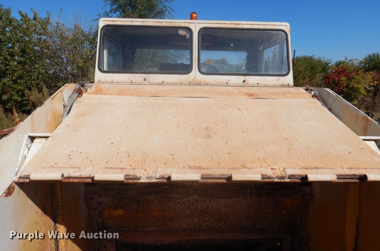 image for item MU9769 Elgin Pelican  street sweeper truck