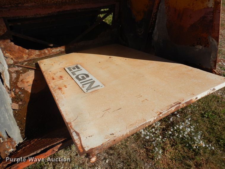 image for item MU9769 Elgin Pelican  street sweeper truck