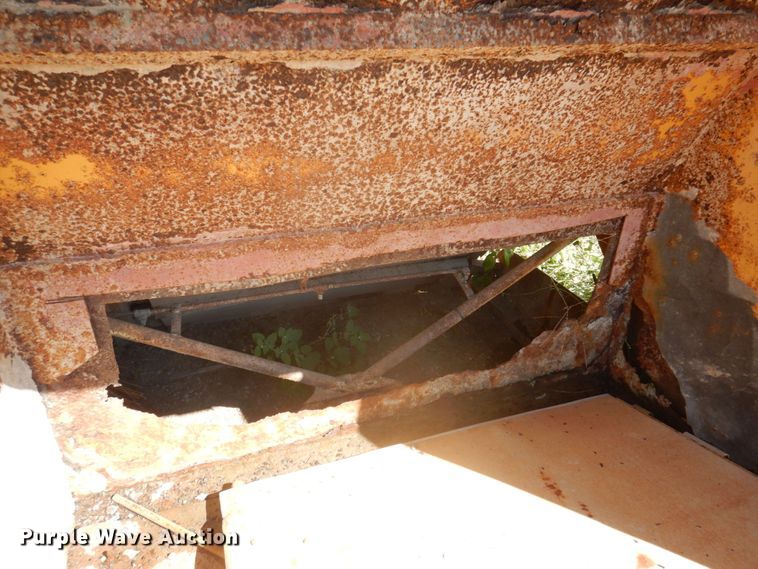 image for item MU9769 Elgin Pelican  street sweeper truck