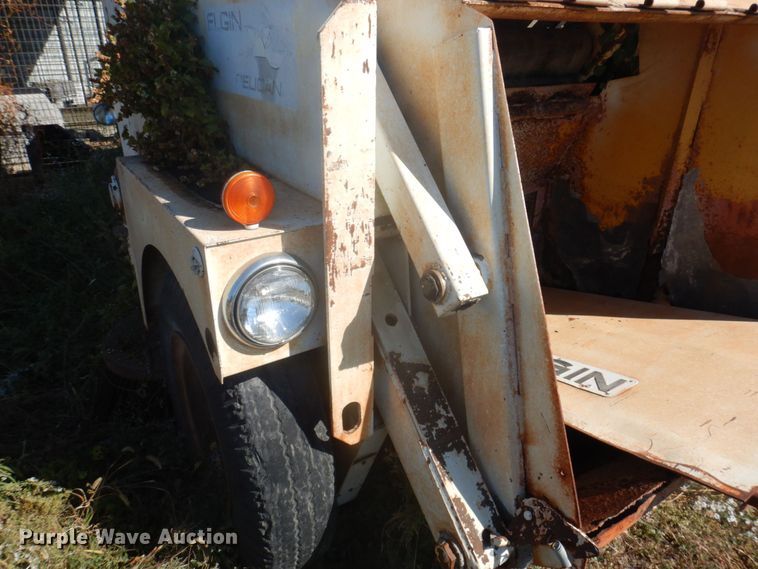 image for item MU9769 Elgin Pelican  street sweeper truck