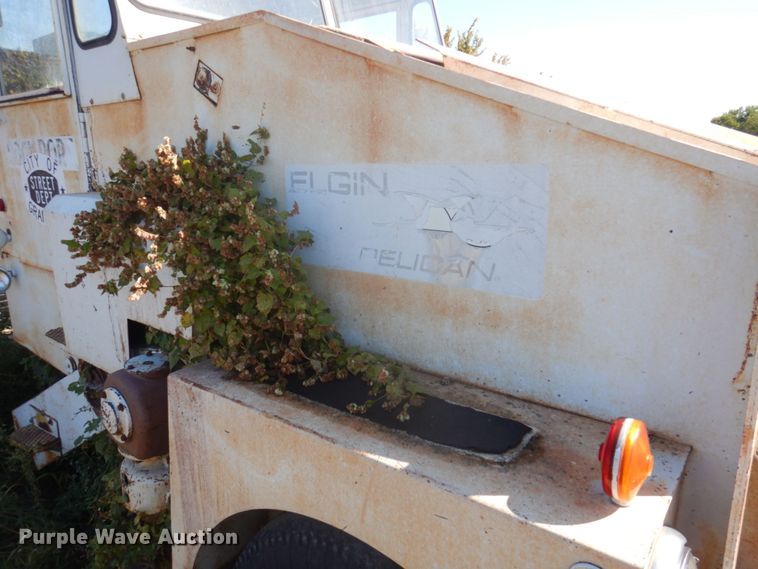 image for item MU9769 Elgin Pelican  street sweeper truck