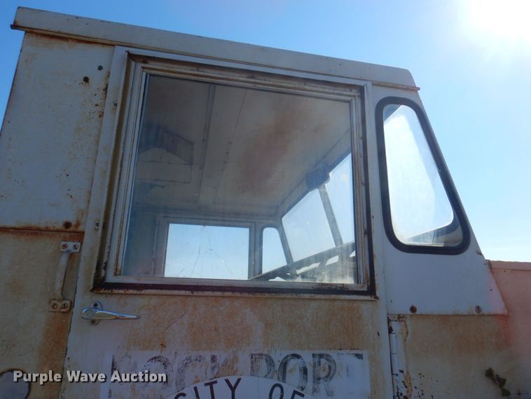 image for item MU9769 Elgin Pelican  street sweeper truck