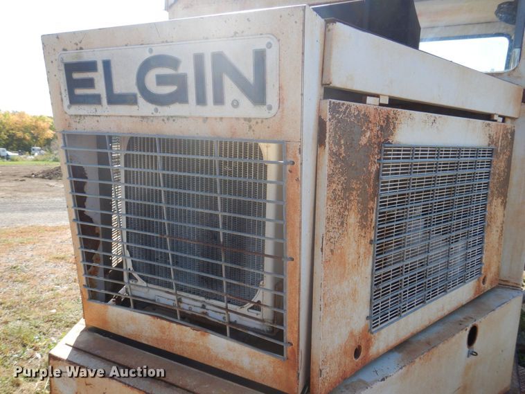 image for item MU9769 Elgin Pelican  street sweeper truck