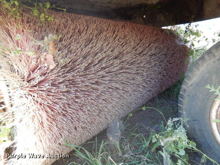 image for item MU9769 Elgin Pelican  street sweeper truck