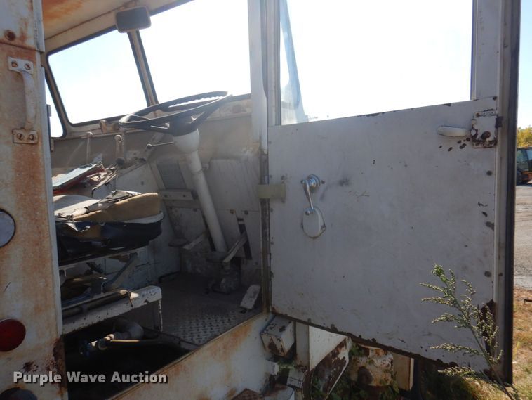 image for item MU9769 Elgin Pelican  street sweeper truck