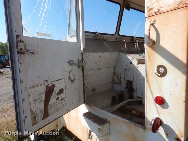 image for item MU9769 Elgin Pelican  street sweeper truck