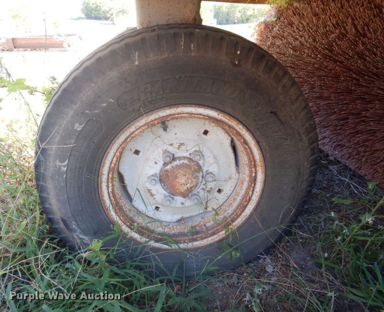image for item MU9769 Elgin Pelican  street sweeper truck