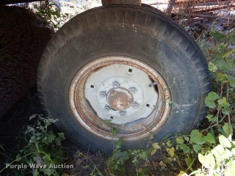 image for item MU9769 Elgin Pelican  street sweeper truck