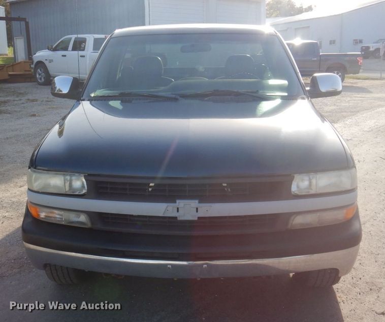 image for item MW9305 2000 Chevrolet Silverado 1500  pickup truck