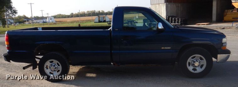 image for item MW9305 2000 Chevrolet Silverado 1500  pickup truck