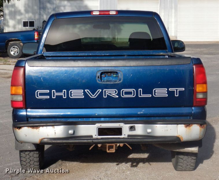 image for item MW9305 2000 Chevrolet Silverado 1500  pickup truck