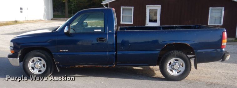 image for item MW9305 2000 Chevrolet Silverado 1500  pickup truck