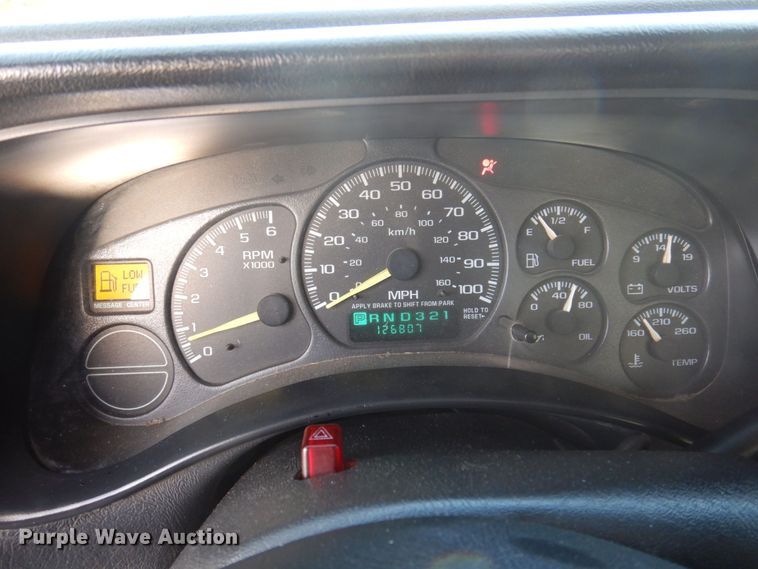 image for item MW9305 2000 Chevrolet Silverado 1500  pickup truck