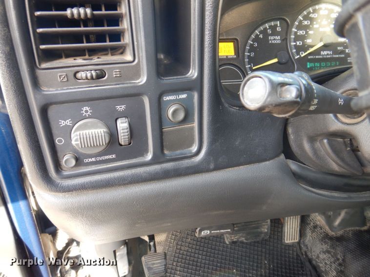 image for item MW9305 2000 Chevrolet Silverado 1500  pickup truck