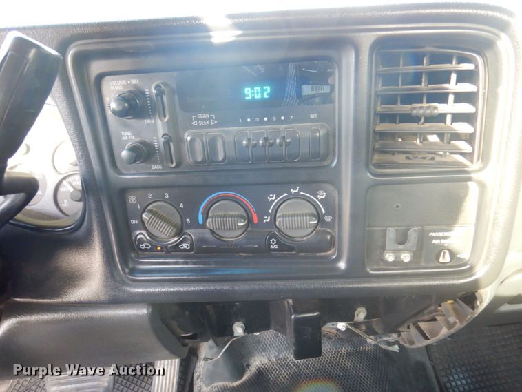 image for item MW9305 2000 Chevrolet Silverado 1500  pickup truck