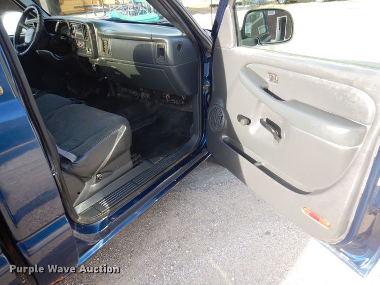 image for item MW9305 2000 Chevrolet Silverado 1500  pickup truck