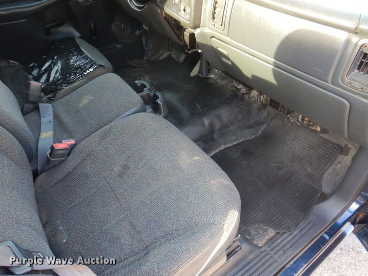 image for item MW9305 2000 Chevrolet Silverado 1500  pickup truck