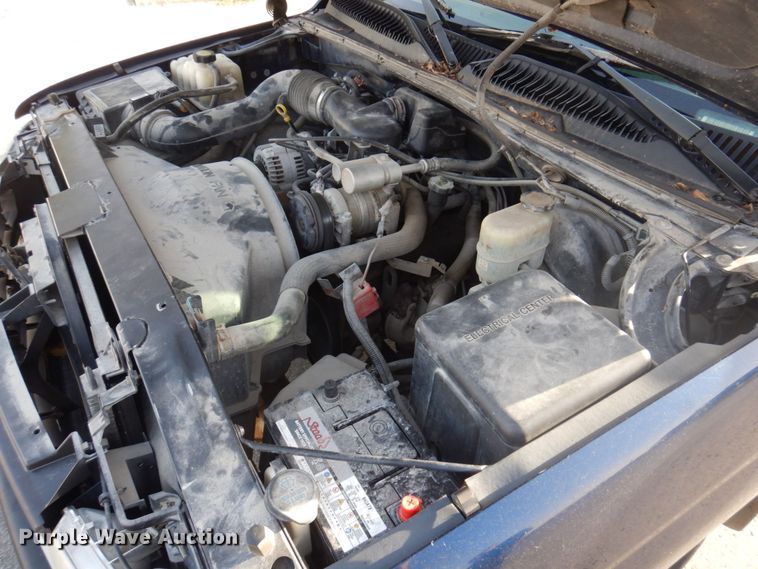 image for item MW9305 2000 Chevrolet Silverado 1500  pickup truck