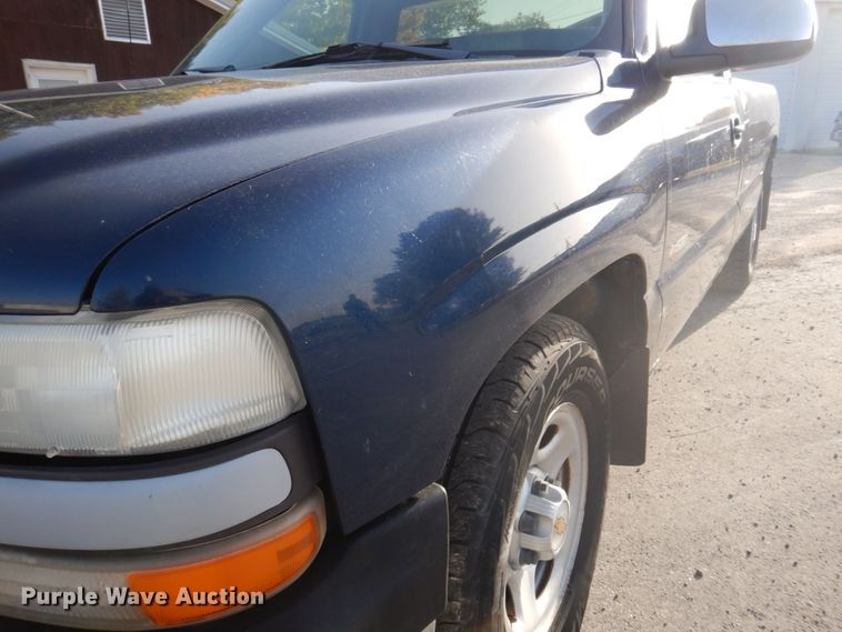 image for item MW9305 2000 Chevrolet Silverado 1500  pickup truck