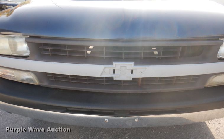 image for item MW9305 2000 Chevrolet Silverado 1500  pickup truck