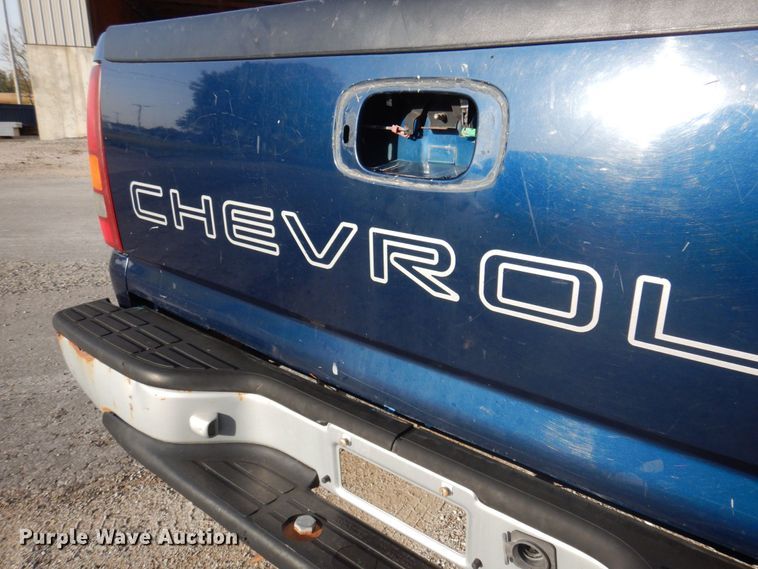 image for item MW9305 2000 Chevrolet Silverado 1500  pickup truck