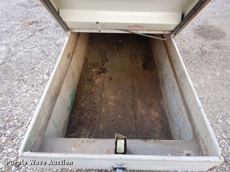 image for item MW9305 2000 Chevrolet Silverado 1500  pickup truck