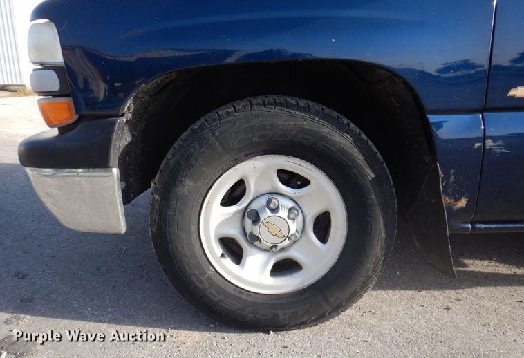 image for item MW9305 2000 Chevrolet Silverado 1500  pickup truck