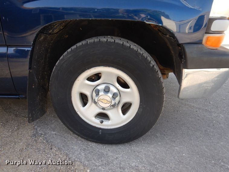 image for item MW9305 2000 Chevrolet Silverado 1500  pickup truck