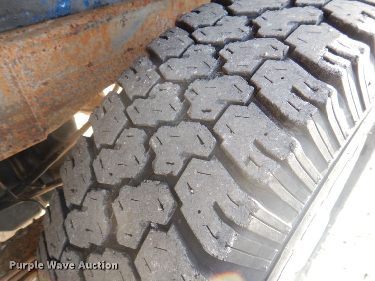 image for item MW9305 2000 Chevrolet Silverado 1500  pickup truck