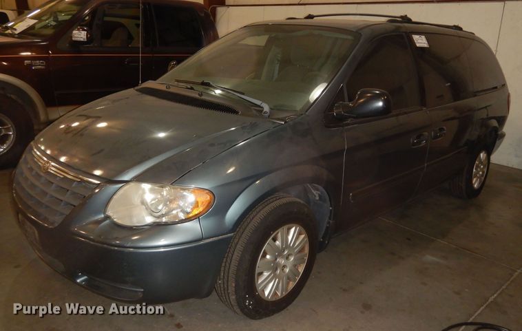 image for item DI6763 2005 Chrysler Town & Country LX  van