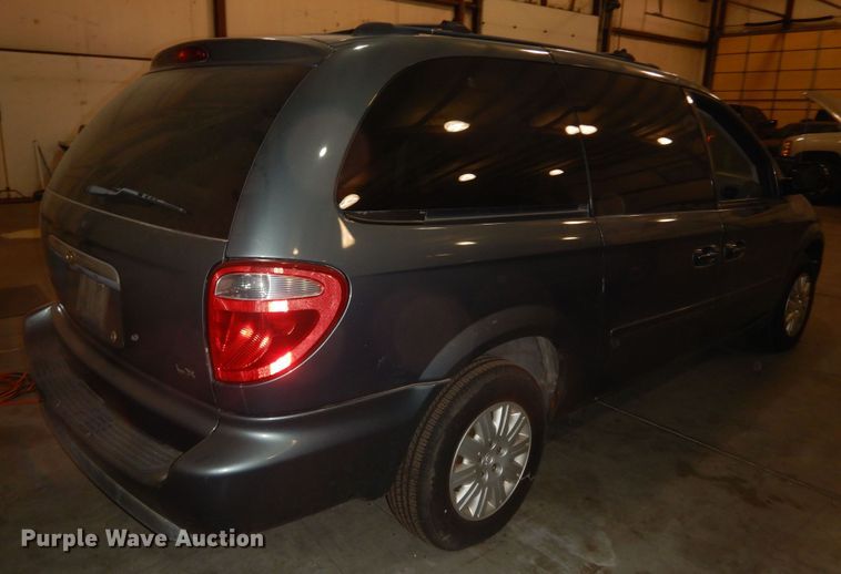 image for item DI6763 2005 Chrysler Town & Country LX  van