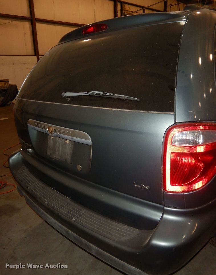 image for item DI6763 2005 Chrysler Town & Country LX  van
