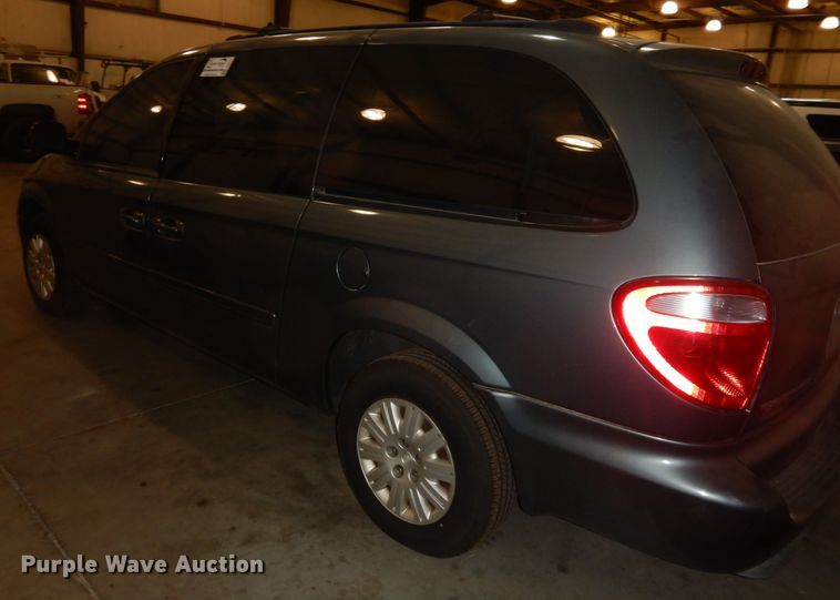 image for item DI6763 2005 Chrysler Town & Country LX  van