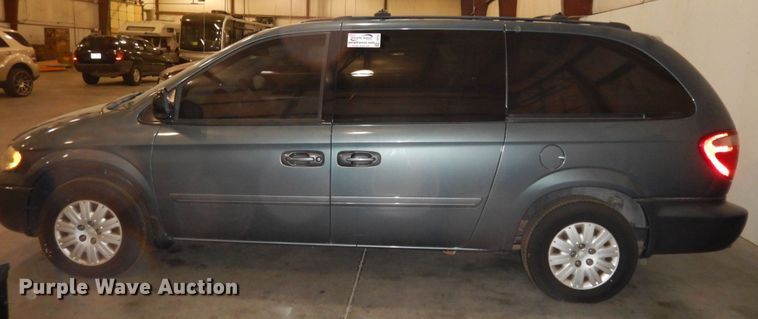 image for item DI6763 2005 Chrysler Town & Country LX  van
