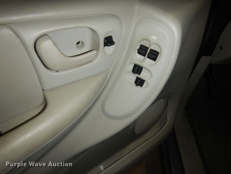 image for item DI6763 2005 Chrysler Town & Country LX  van