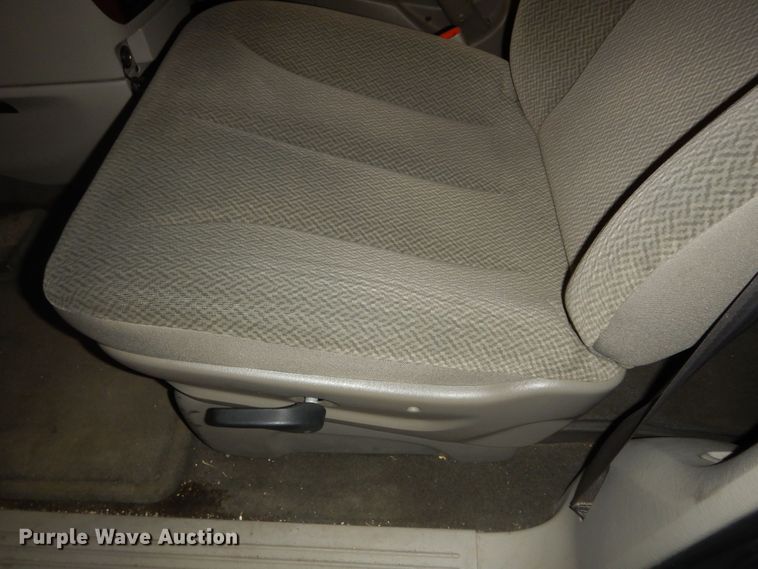 image for item DI6763 2005 Chrysler Town & Country LX  van