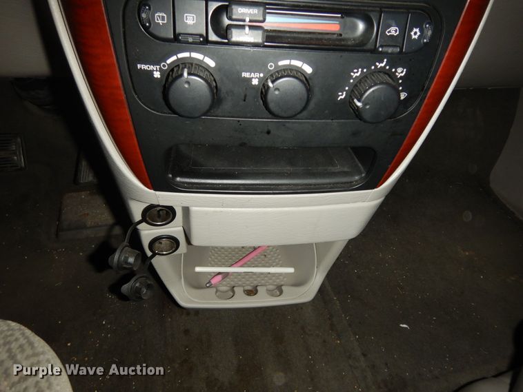 image for item DI6763 2005 Chrysler Town & Country LX  van