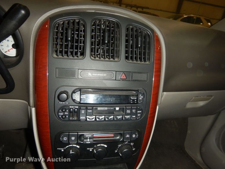 image for item DI6763 2005 Chrysler Town & Country LX  van