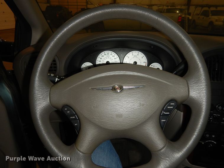 image for item DI6763 2005 Chrysler Town & Country LX  van
